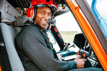 Pilot-in-helicopter-smiling_960640